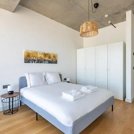 Beautiful Bright Deluxe 1bd Poolviews! #311 דירה איסטמבול
