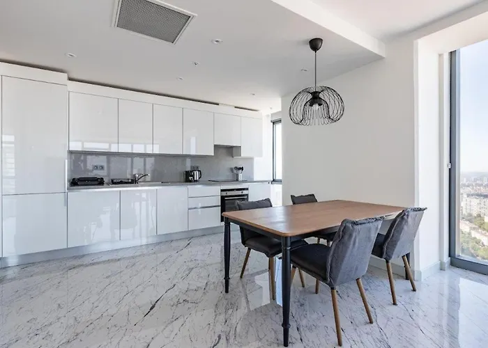 Beautiful Bright Deluxe 1bd Poolviews! #311