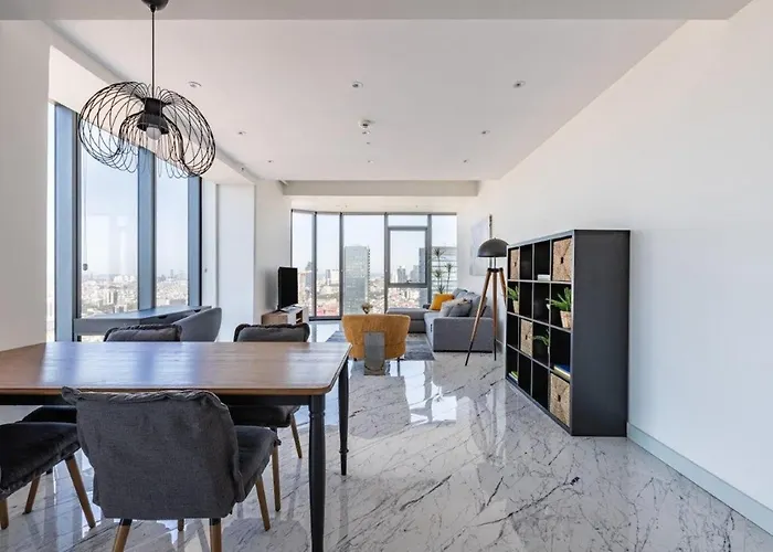 Beautiful Bright Deluxe 1bd Poolviews! #311