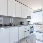 Apartmán Beautiful Bright Deluxe 1bd Poolviews! #311 *