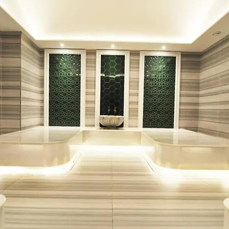 Beautiful Bright Deluxe 1bd Poolviews! #311 Стамбул