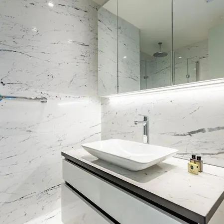 Beautiful Bright Deluxe 1bd Poolviews! #311 * איסטמבול